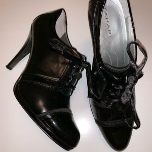 Black Tahari leather heels, patent leather detail.